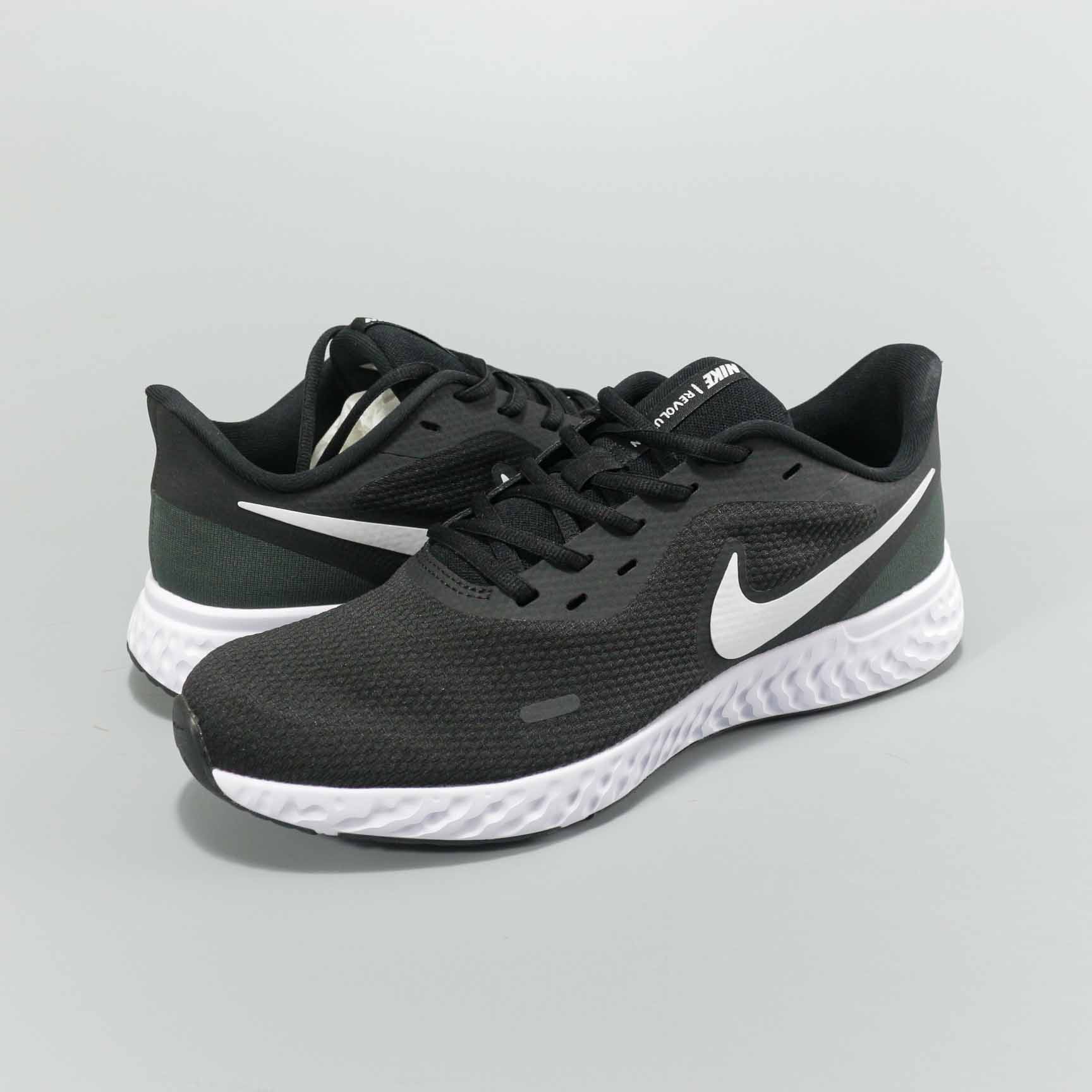 Nike Revolution 5 Black White Shoes